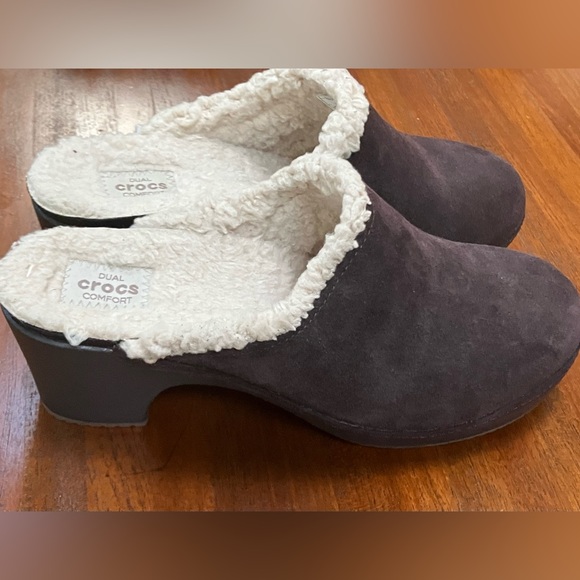 Crocs Brown Suede Wedge FauxFur - excellent shape-like new-no wear/no scuffs! 8s - Picture 2 of 7